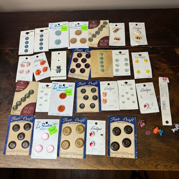 Vintage BUNDLE LOT 27 Button Notion Cards NEW & USED &‎ Loose buttons - Picture 1 of 8
